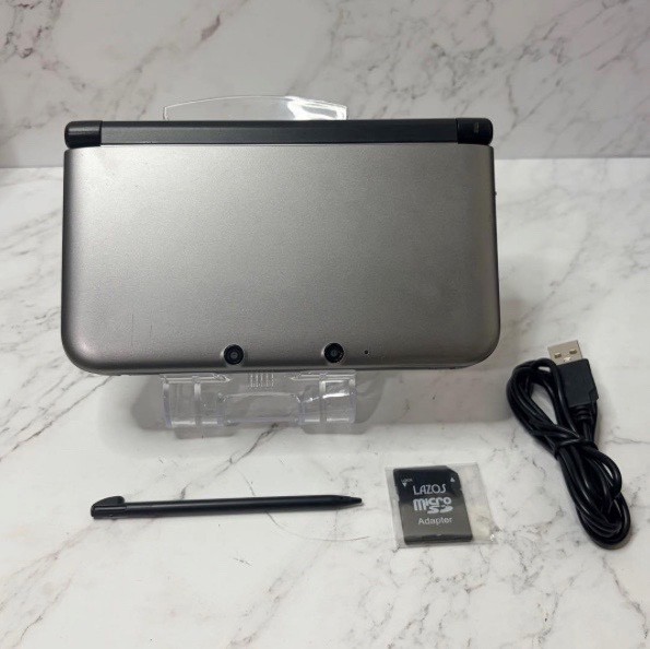 Nintendo 3DS XL Black×Silver [Working condition, with accessories included]
