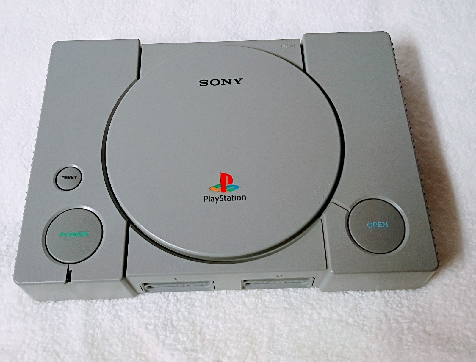 Playstation 1 with 1 controller, AV Cable, power cable and Syphon Filter 2 game