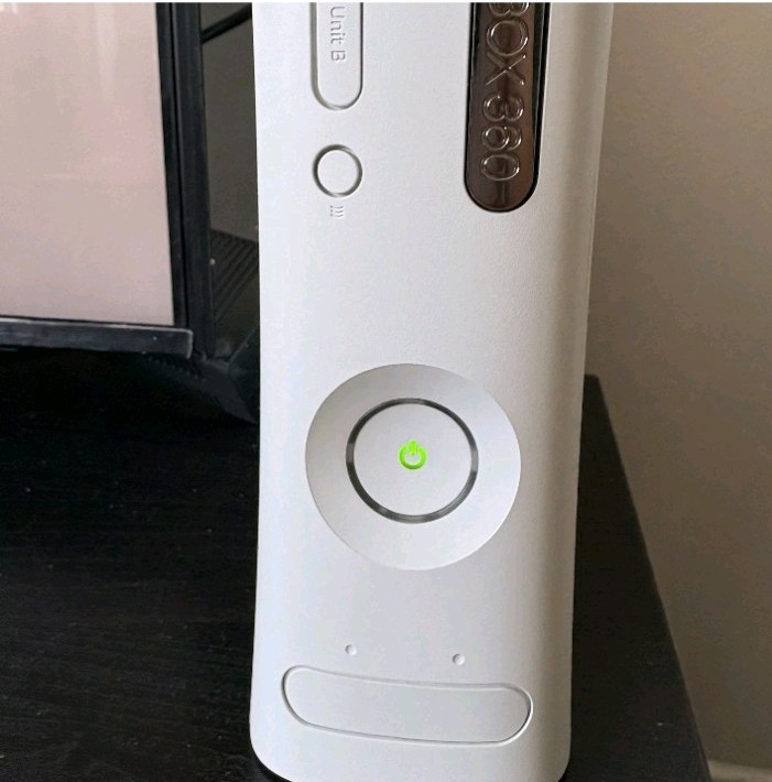 Microsoft Xbox 360 White Console, HDD, and the Simpsons hit and run game only