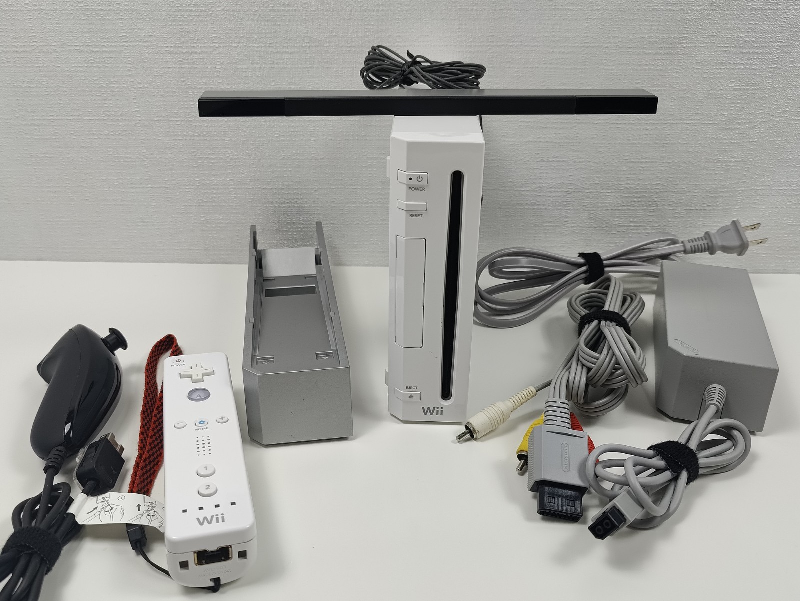 Nintendo Wii RVL-001 Console w/ 1 Wiimote, Nunchuk, & Cables TESTED & WORKS