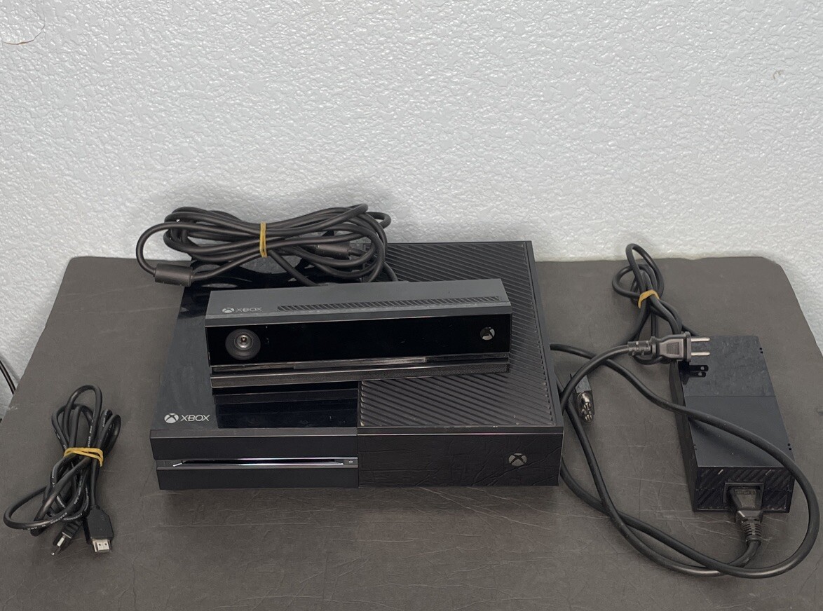 Microsoft Xbox One Black Console With Kinect Motion Sensor & Power Cords TESTED