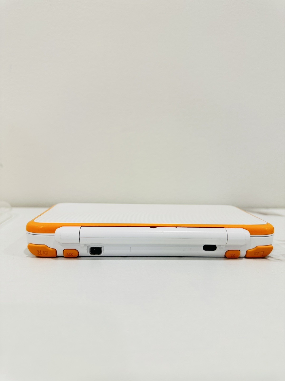 Nintendo New 2DS XL White Orange w/ 5 Games 32GB SD Charger Case Stylus Tested