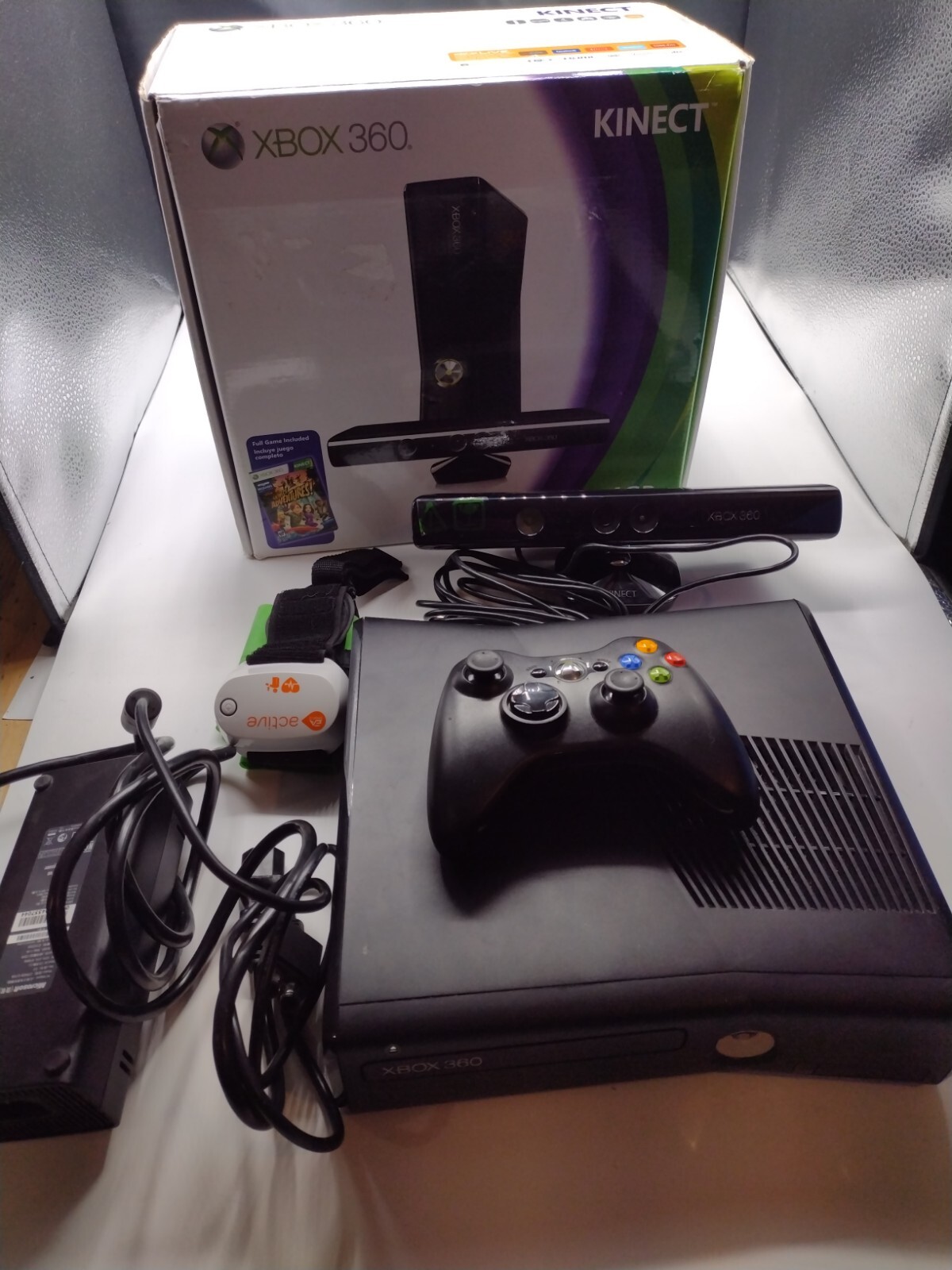 XBOX 360 S KINECT 4GB Sensor, Instructions No box one controller