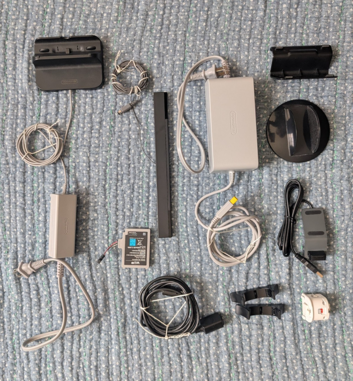 Nintendo Wii U Black Console Bundle w/ Game Pad 32GB – Broken / For Parts Repair