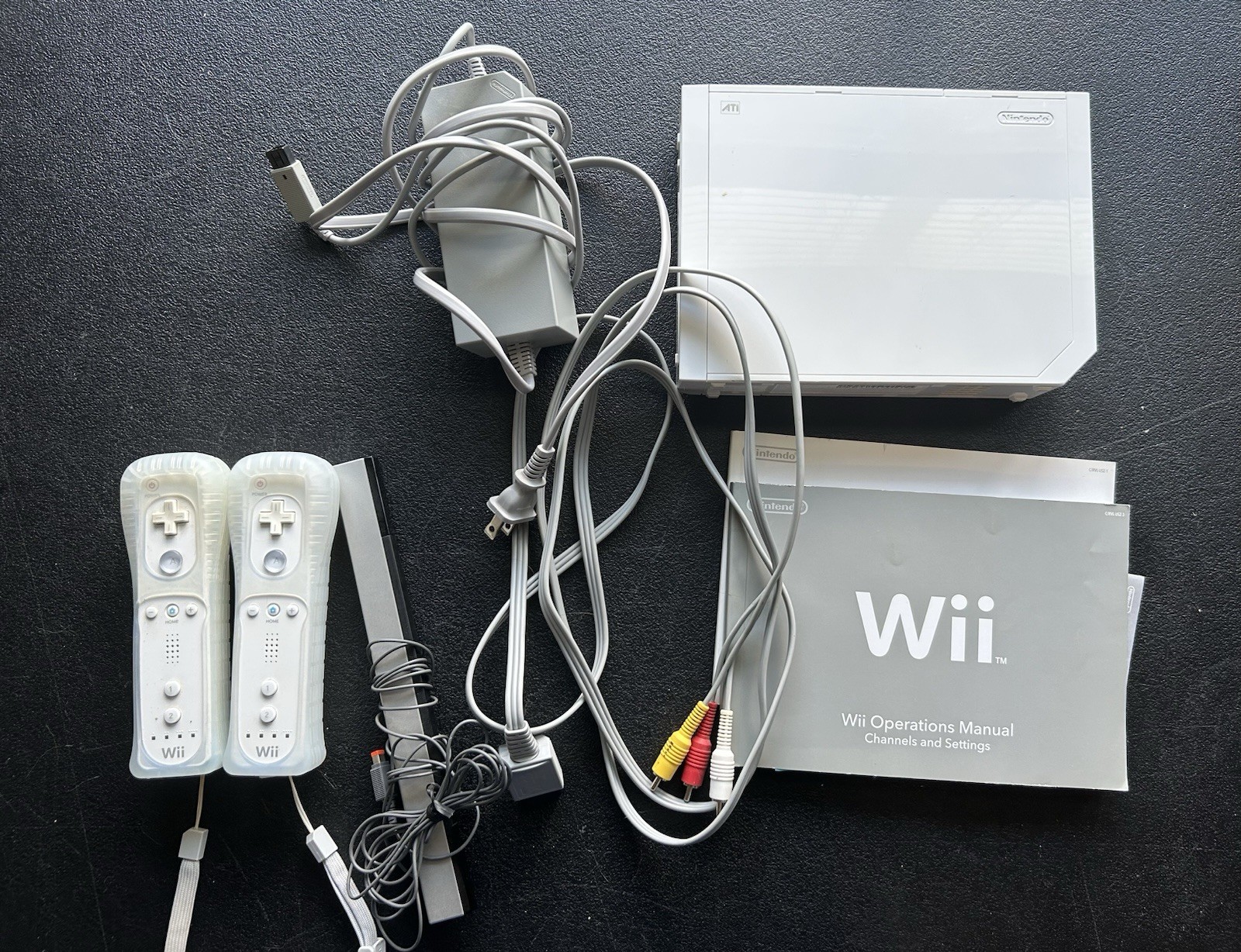 Nintendo Wii RVL-001(USA) Console – White – 2 Controllers – Working