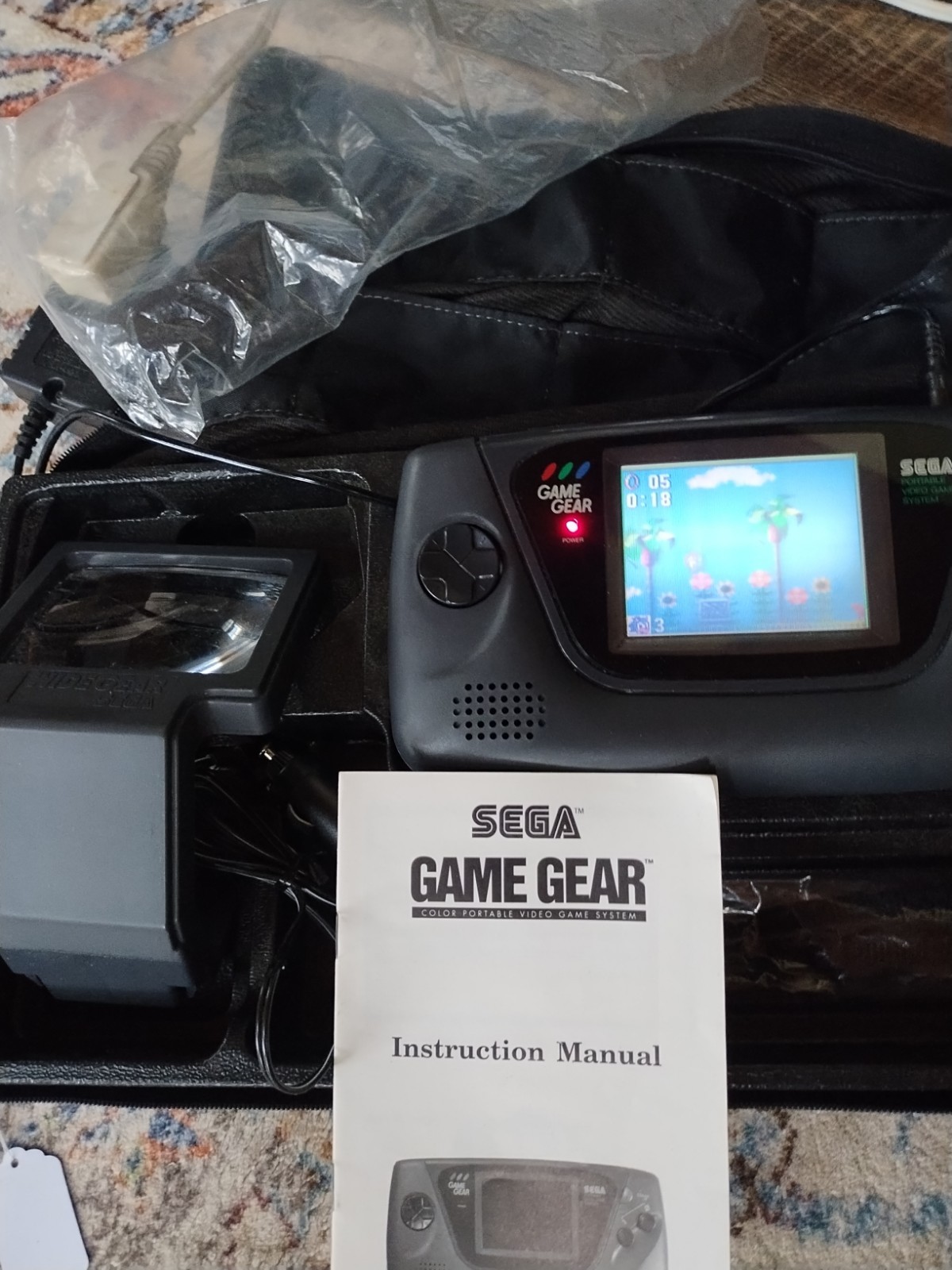Sega Game Gear – 8 Games – Accessories – & CARY CASE. VGS