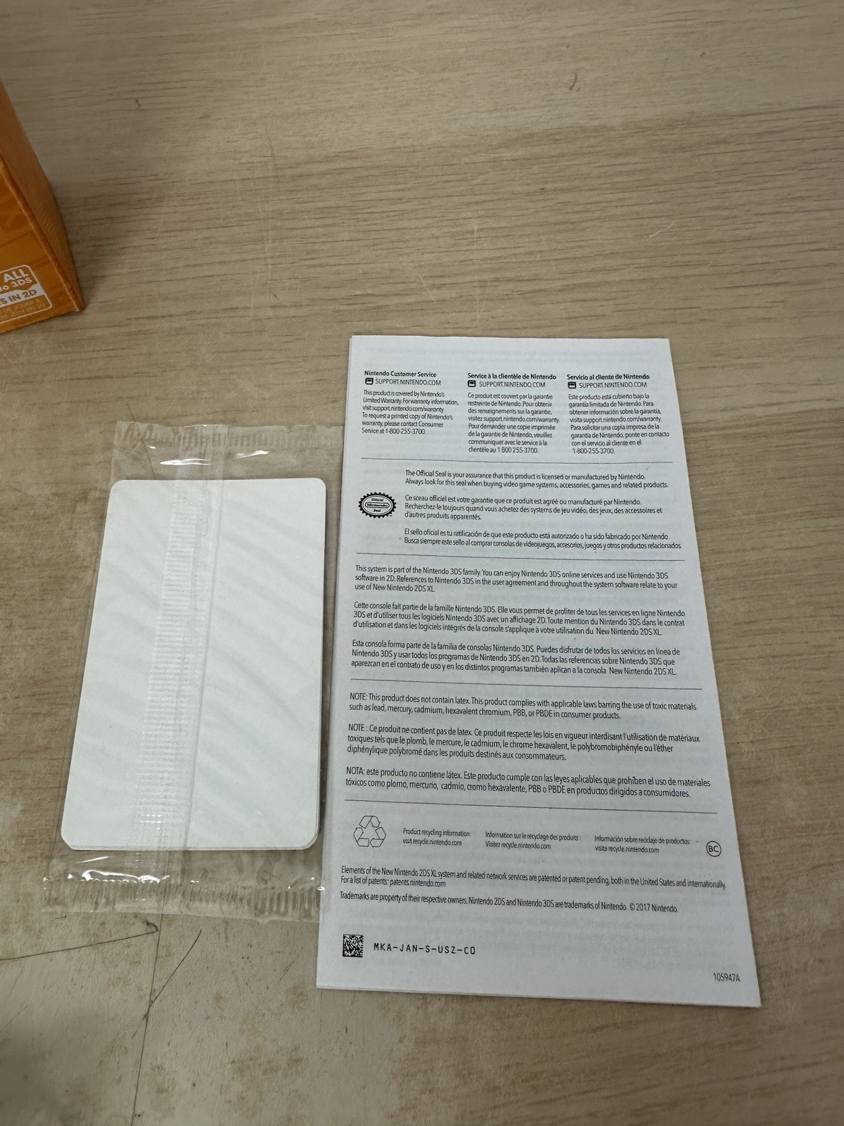 OEM USA Nintendo 2DS XL White & Orange Console System w/ Box, Charger & Inserts