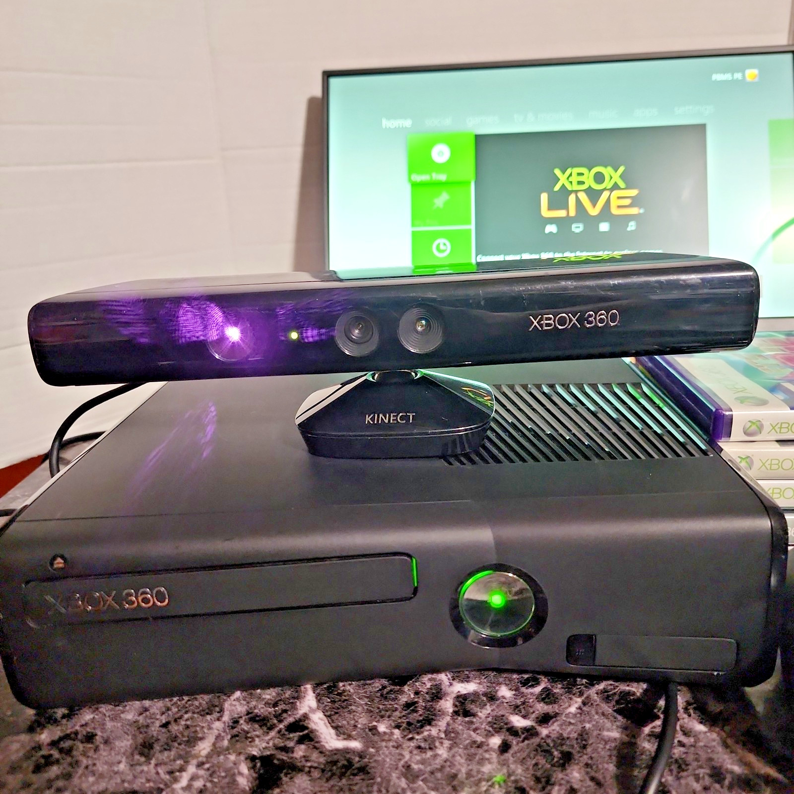 Microsoft Xbox 360 S 4GB Console Bundle Kinect Sensor 5 Games Tested Working OEM