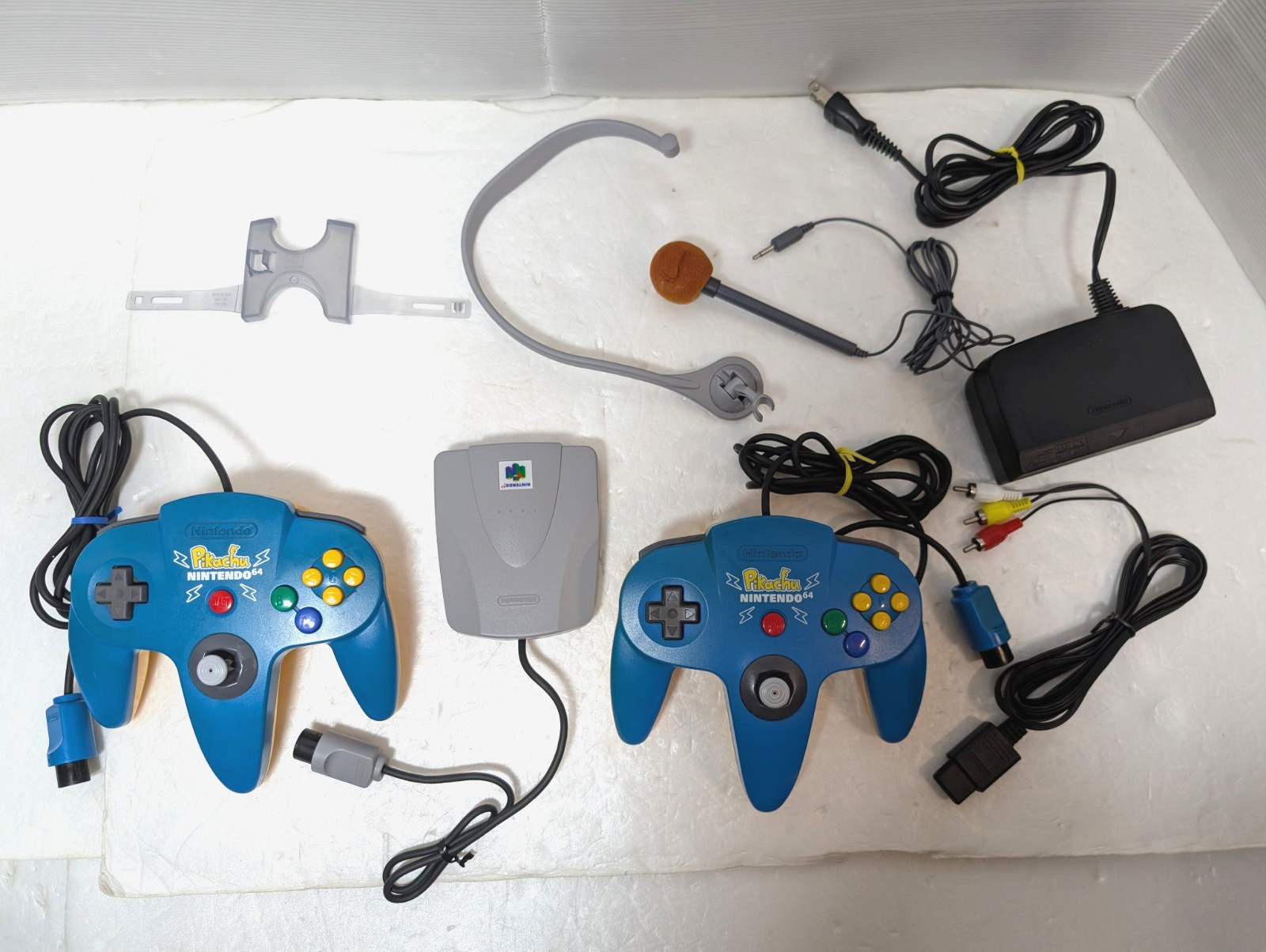 Nintendo 64 Pokemon Pikachu Region Free Console 2Controllers N64 japan