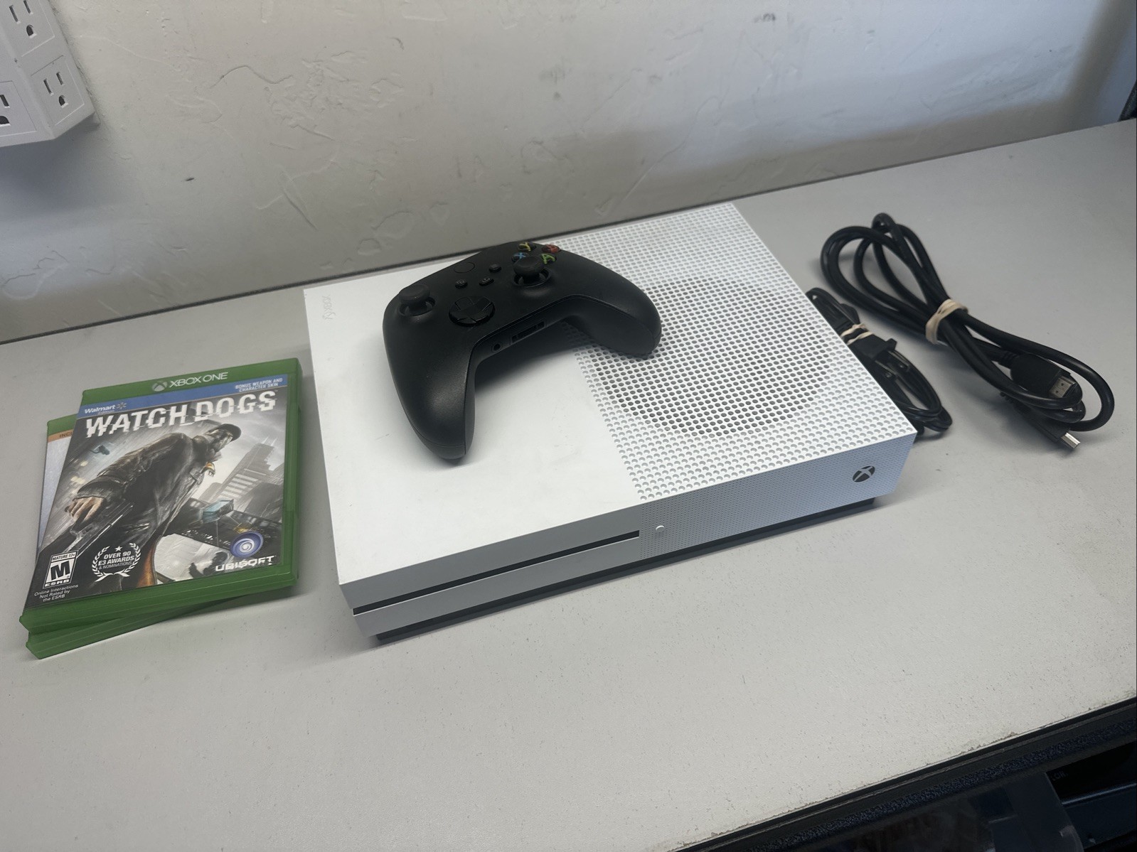 Microsoft Xbox One S 1Tb 1 Controller 2 Games Model 1681
