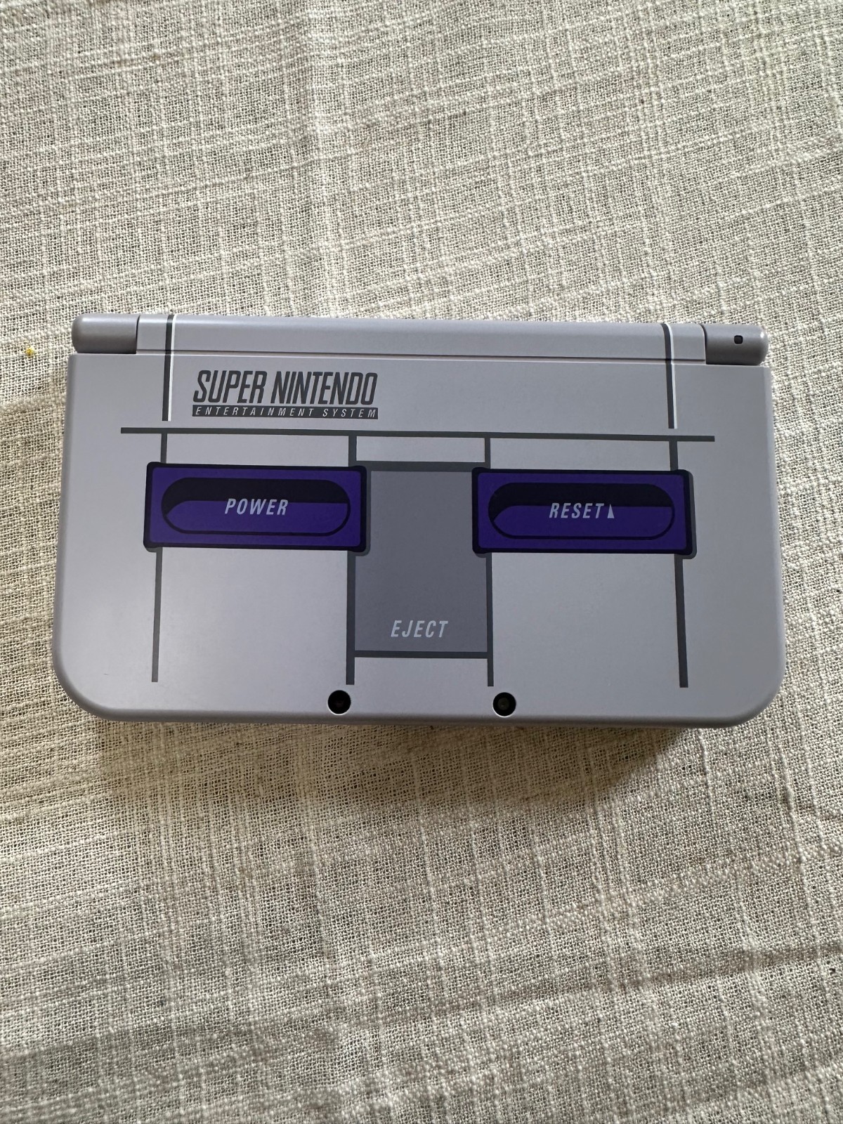 New Nintendo 3DS XL SNES Edition Gray 4 GB w/ Box and Charger