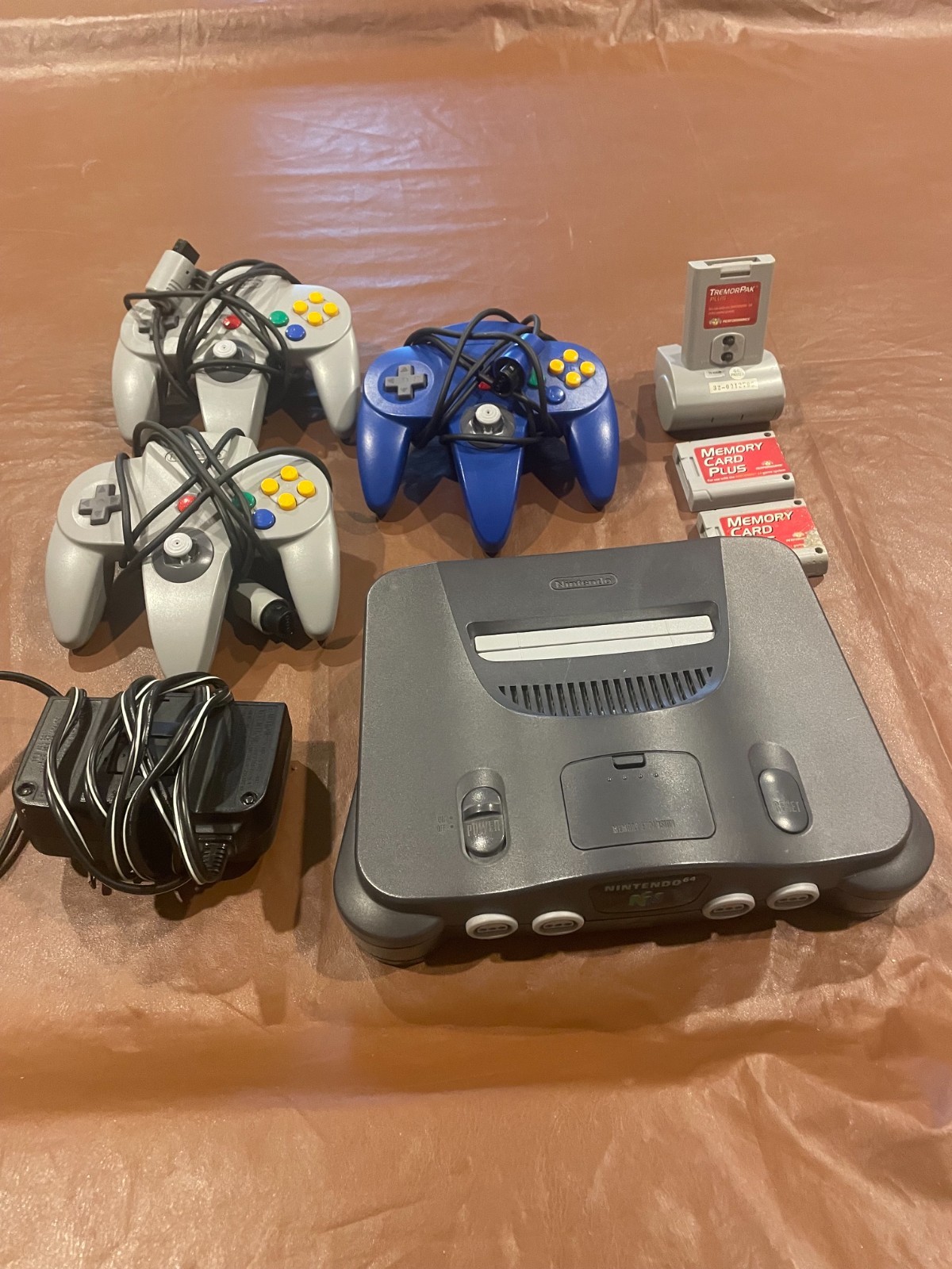Nintendo 64 Game Console -NUS-001- Tested..Tremor Pak, 2 Memory Cards, 3 Cont
