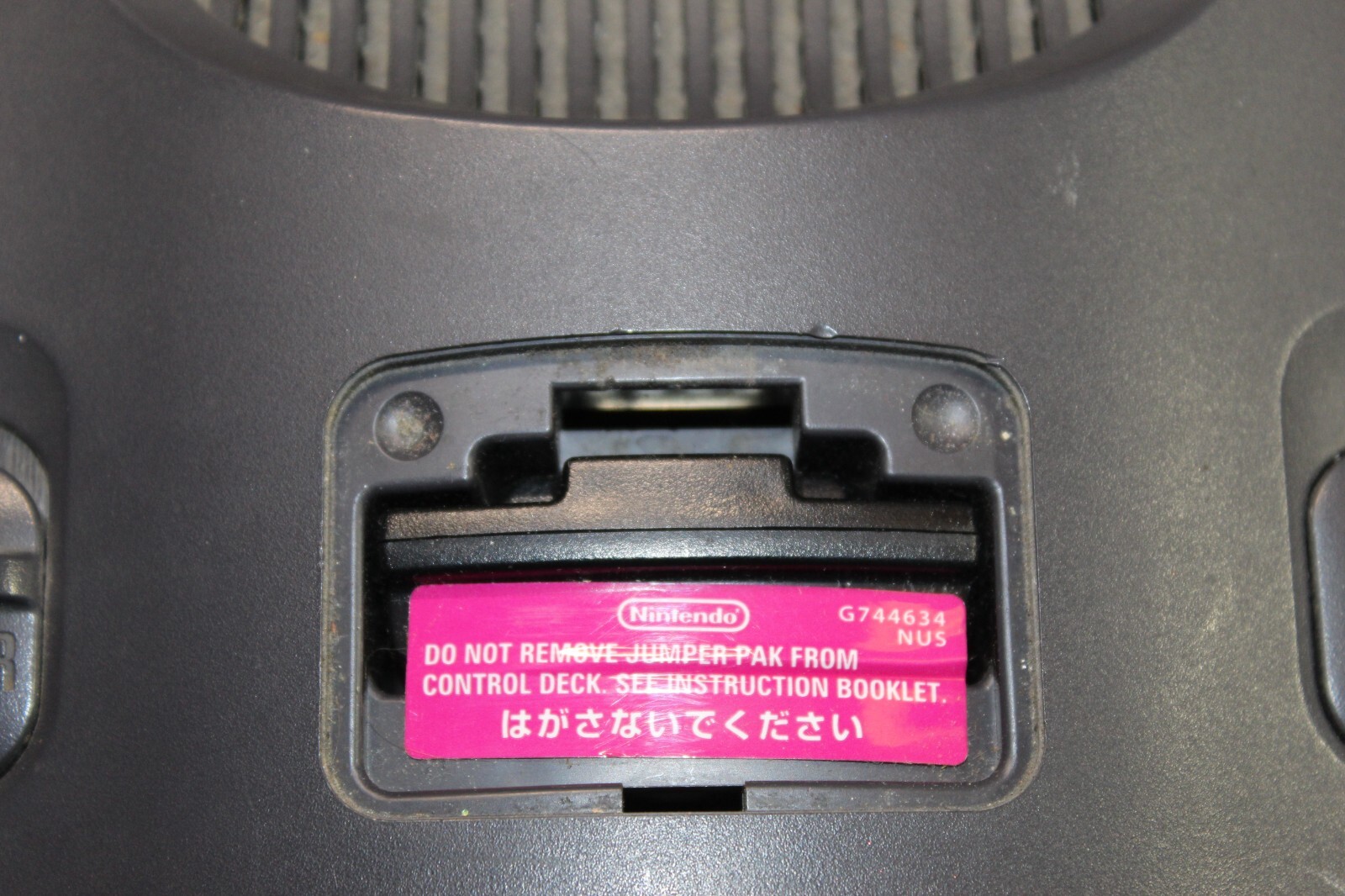 NINTENDO 64 SYSTEM CONSOLE NUS-001 (P11002567) Working. W/ one controller