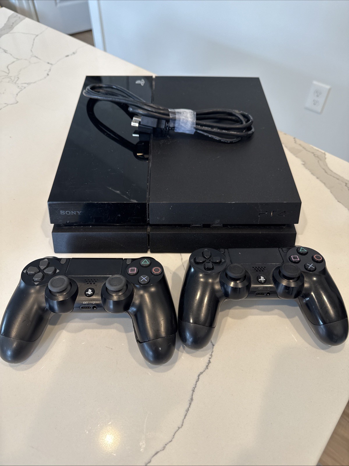 Sony PlayStation 4 CUH-1001A 500G Black NTSC-U/C HDMI Cable & controllers PARTS