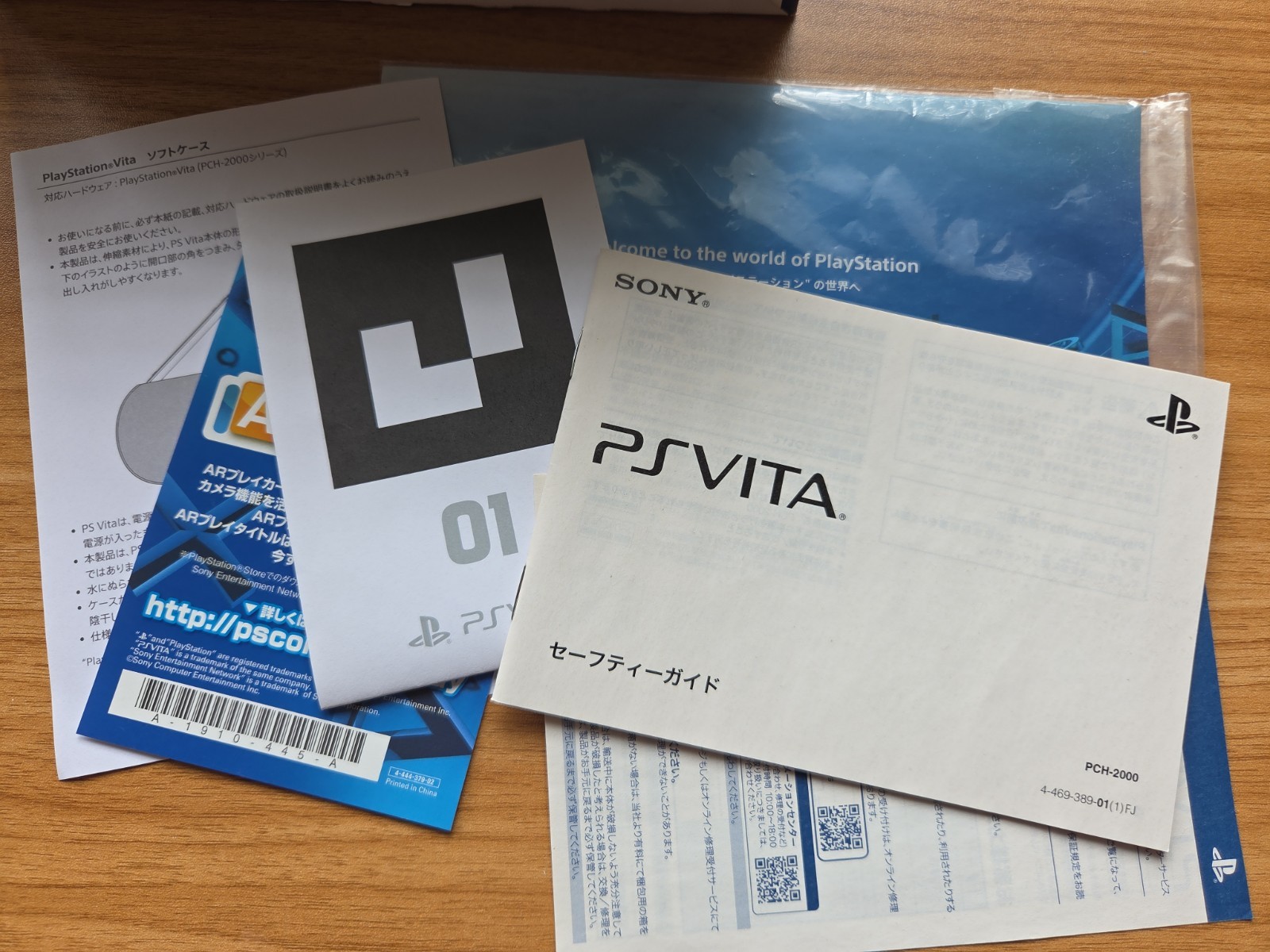 PS Vita PCH-2000 ZA14 Light Blue / White Value Pack Sony Playstation CIB