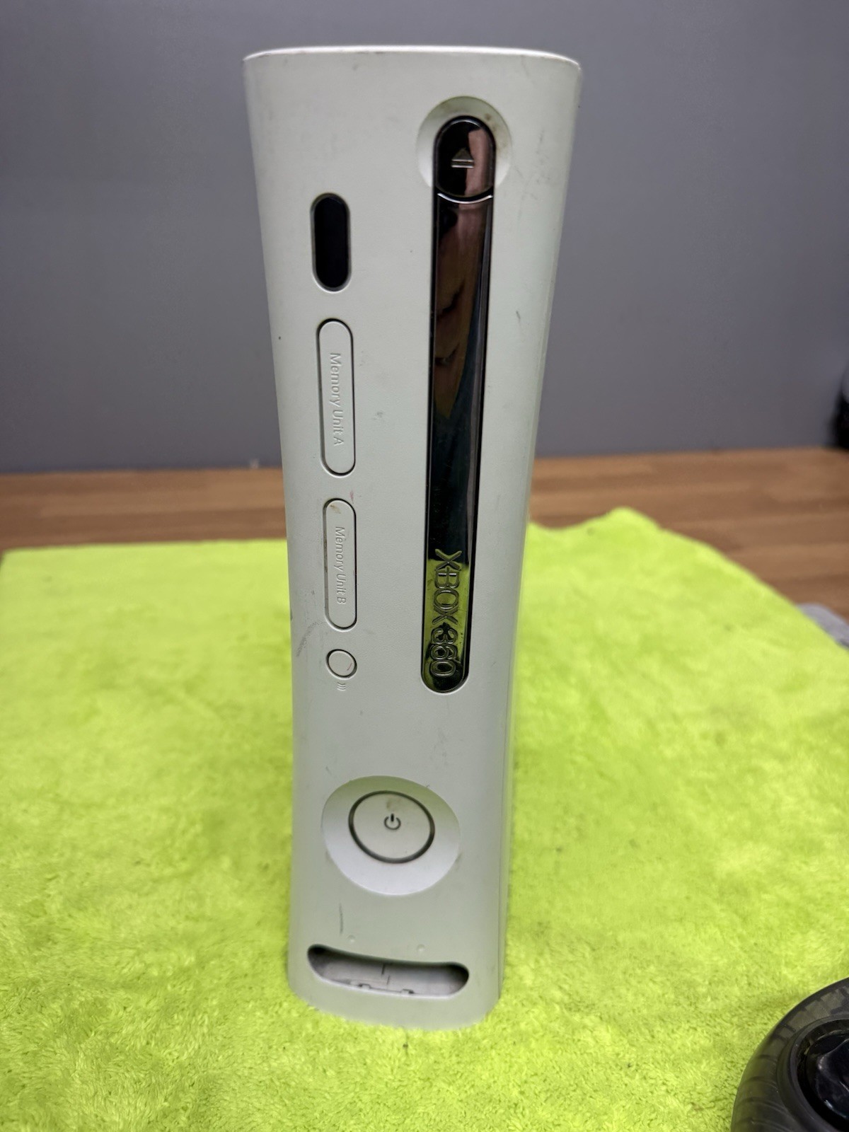Xbox 360 Console White Worked the Last Time Unknown Condition Pics 2 Controllers