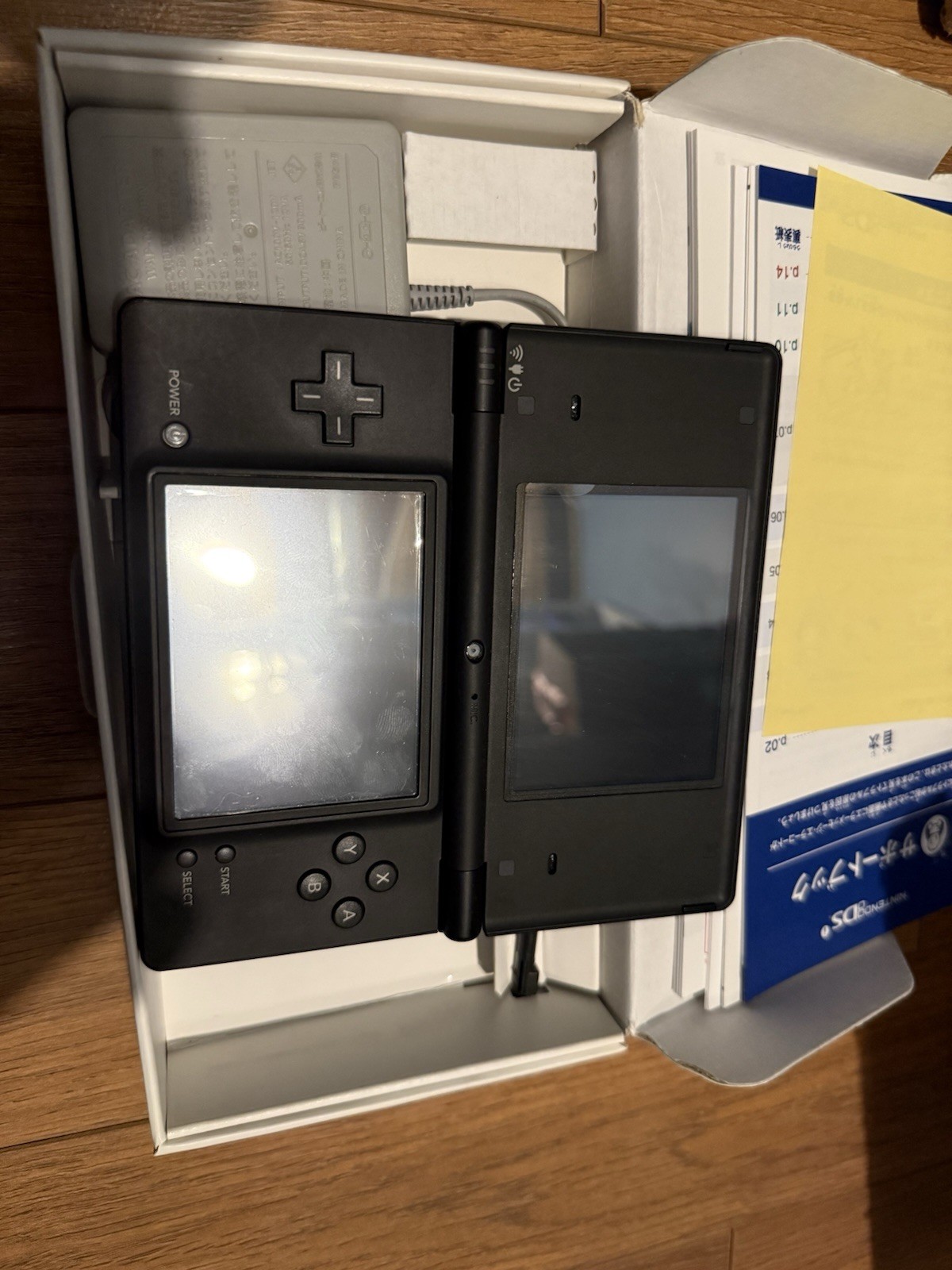 Nintendo DSi Black Handheld System: Canada 32gb Boxed japan