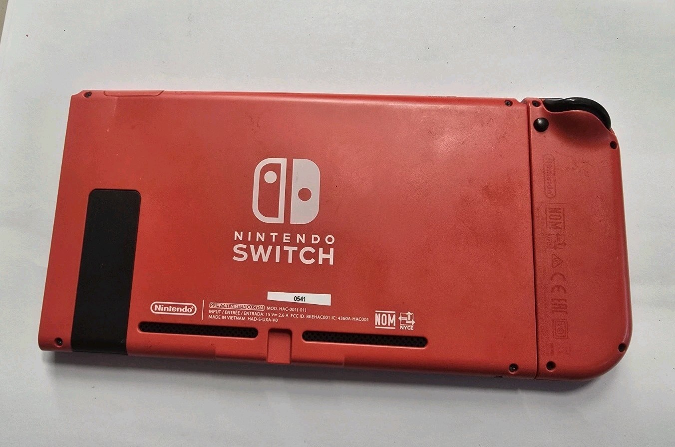 Nintendo HAC-001 32GB Switch Console Looks Good Works Great 3 Games FREE SHIPPIN