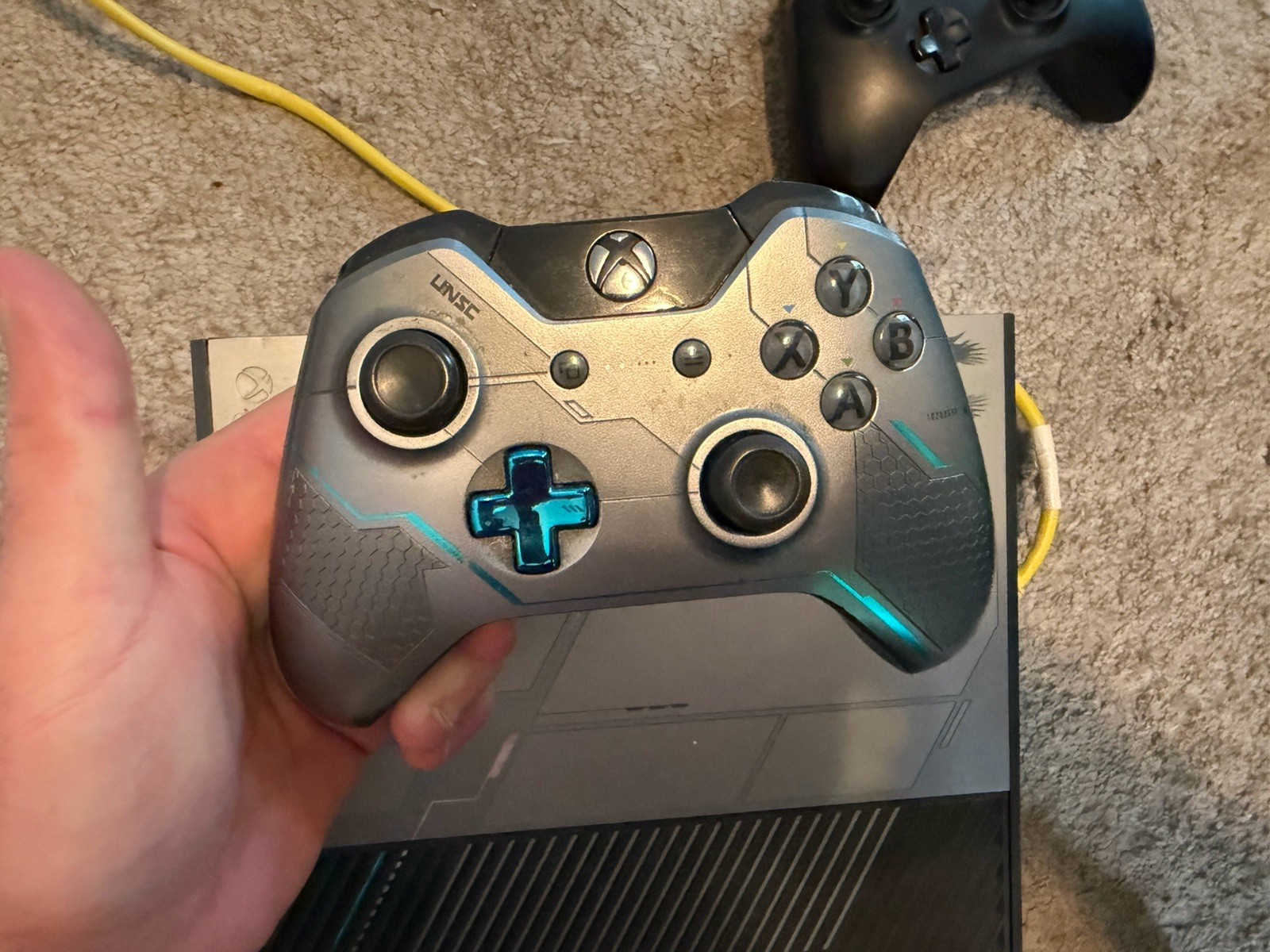 Xbox One UNSC 1540 Halo Edition,2 Wireless Controllers Cords ,Injustice 2,PARTS
