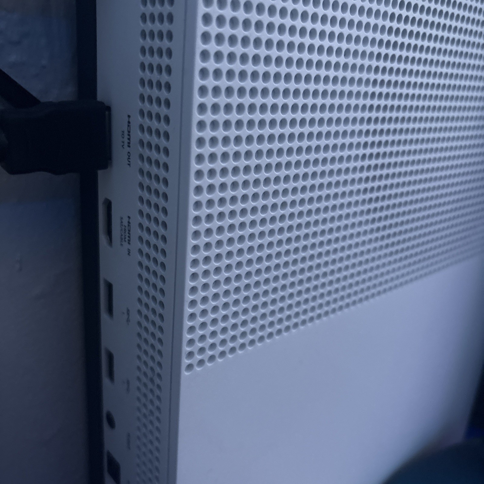 Microsoft Xbox One S 1TB Console – White, Used Good Condtion