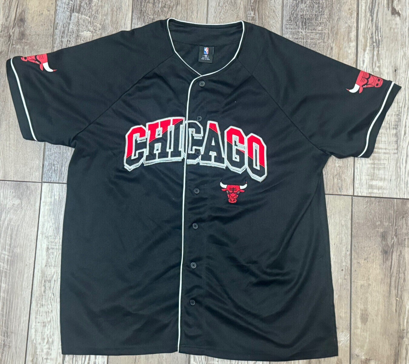 Chicago Bulls Jersey Men’s X-Large NBA Basketball Baseball Button Up Black EUC